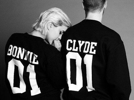 Pull Couple Bonnie Clyde