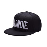 Couple Blonde Brun Casquette Noir - Matchingmood